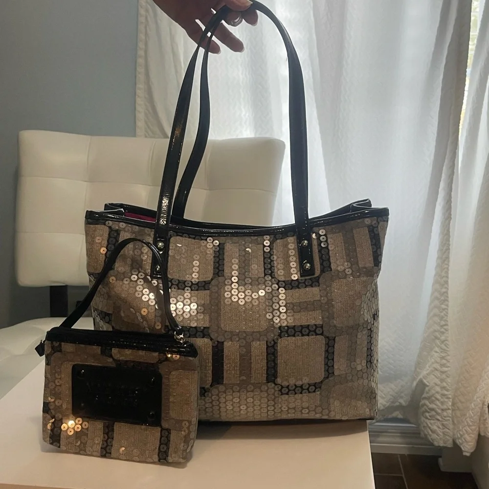 Nine West.Purse and wallet with sequins.White, grey and black color.Pink inside. - Picture 1 of 6